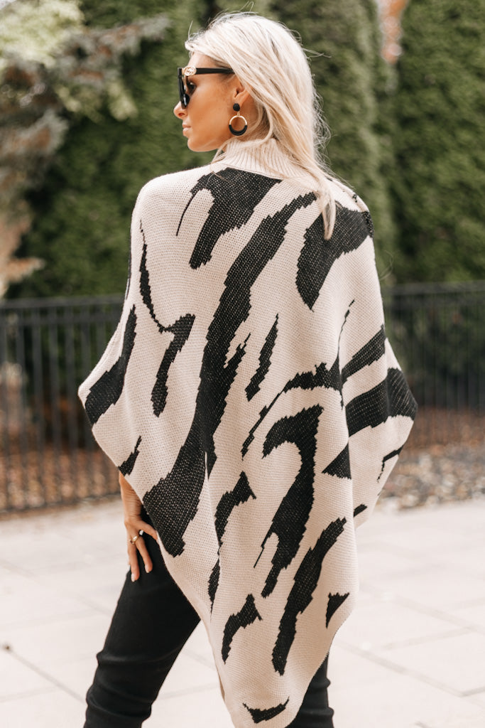 Mock Neck Graphic Pattern Sleeved Poncho