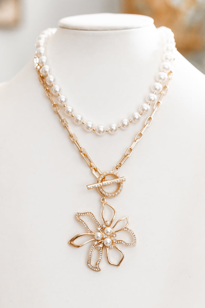 Flower Pendant Pearl Layered Necklace
