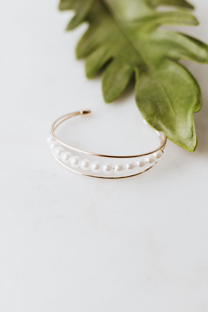 Middle Pearl Row Cuff Bracelet