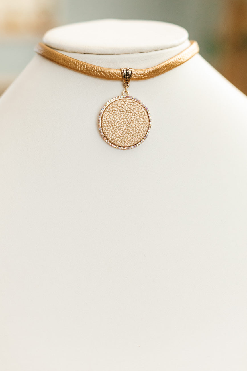 Textured Circle Rhinestone Pendant Choker