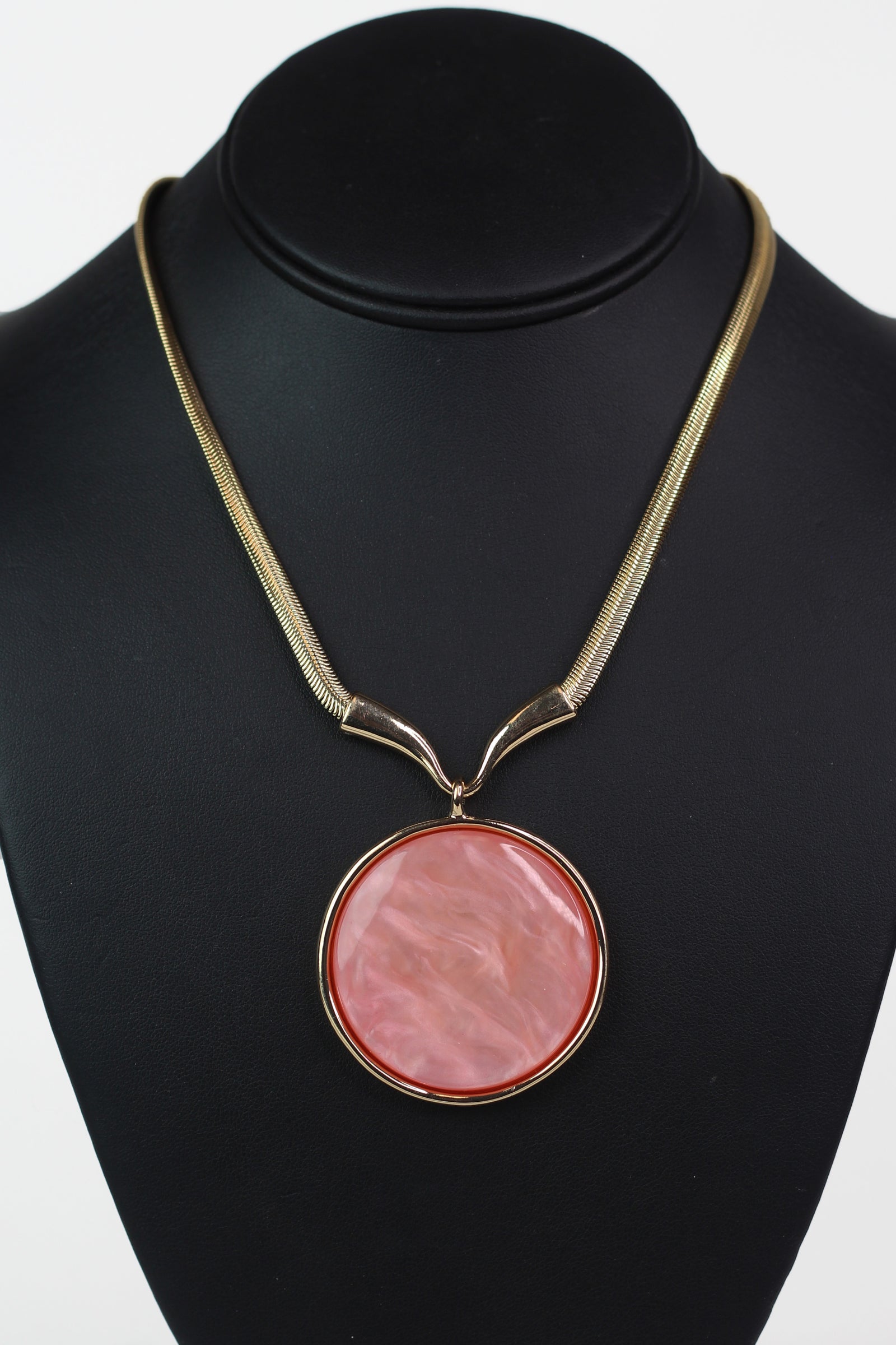 Serpentine Chain Necklace w/ Round Epoxy Metal Trimmed Pendant