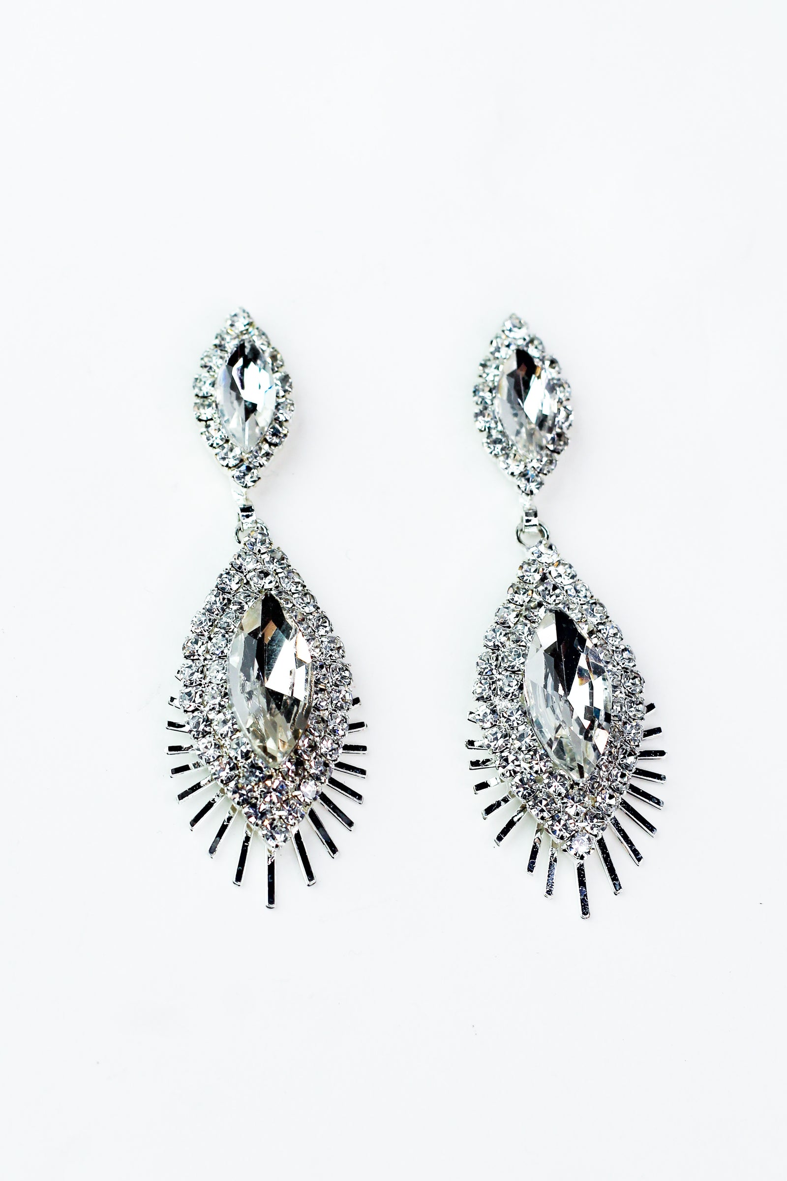 Two Row Almond Middle Metal Bar Trim Earring