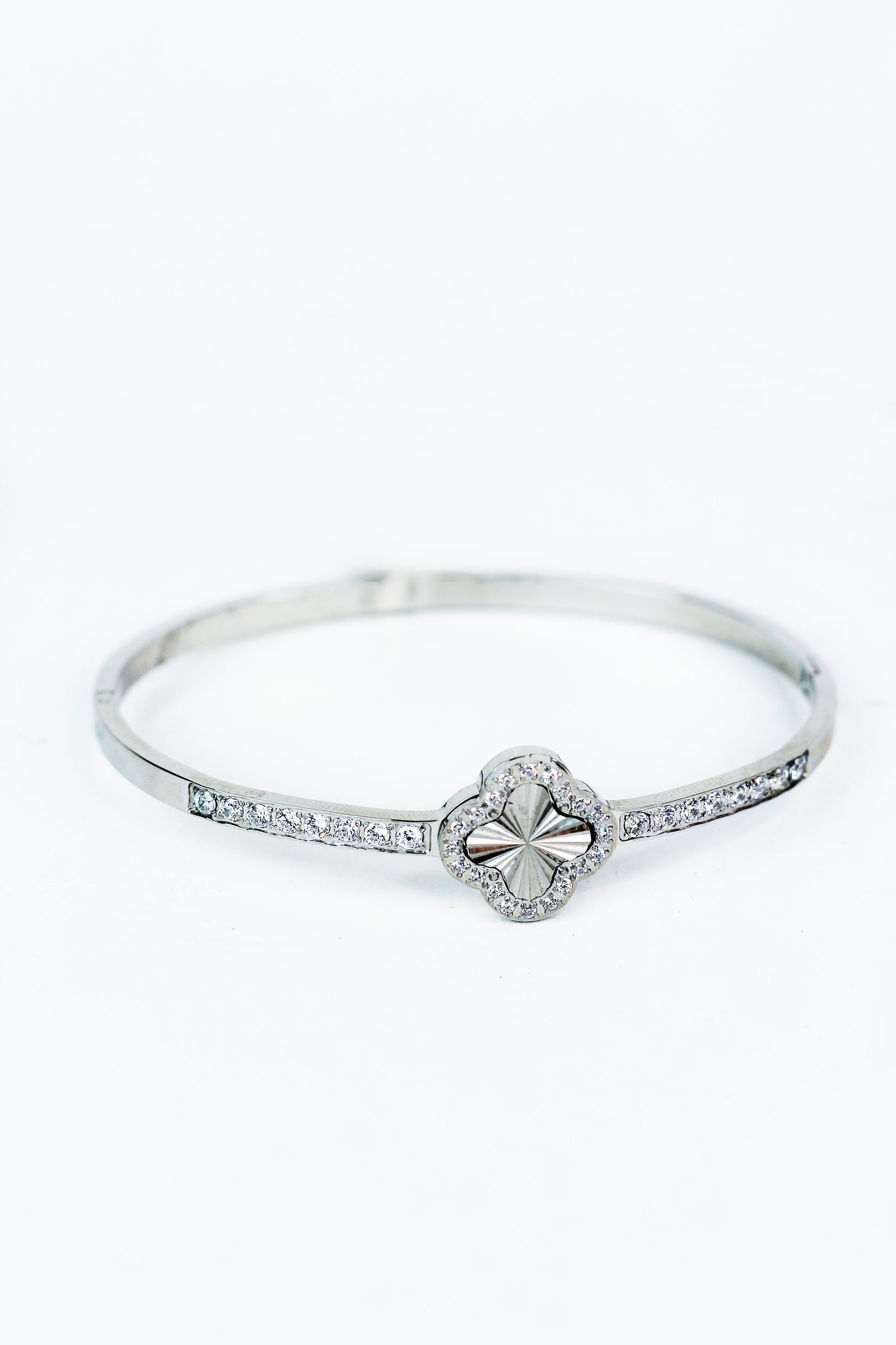 Rhinestone Row & Outline Clover Middle Bracelet