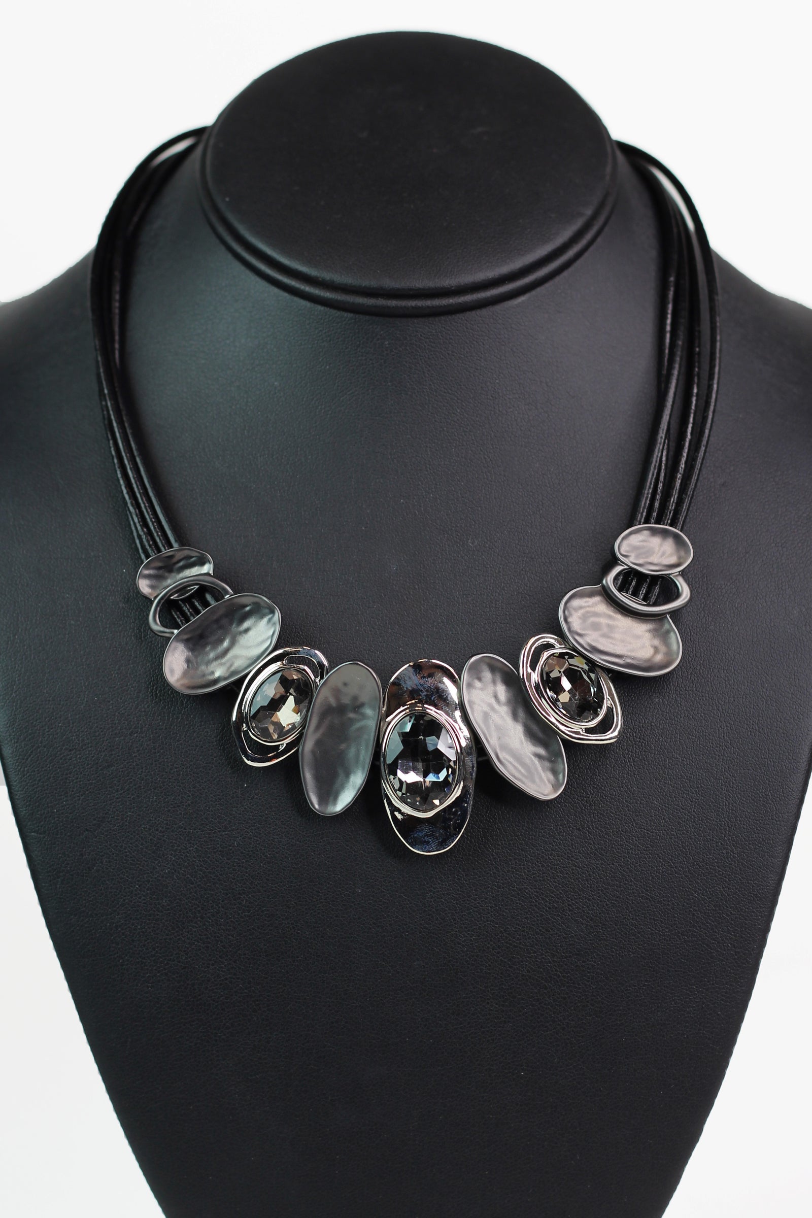 Hammer Metal Oval & Stones Corded Chain Necklace