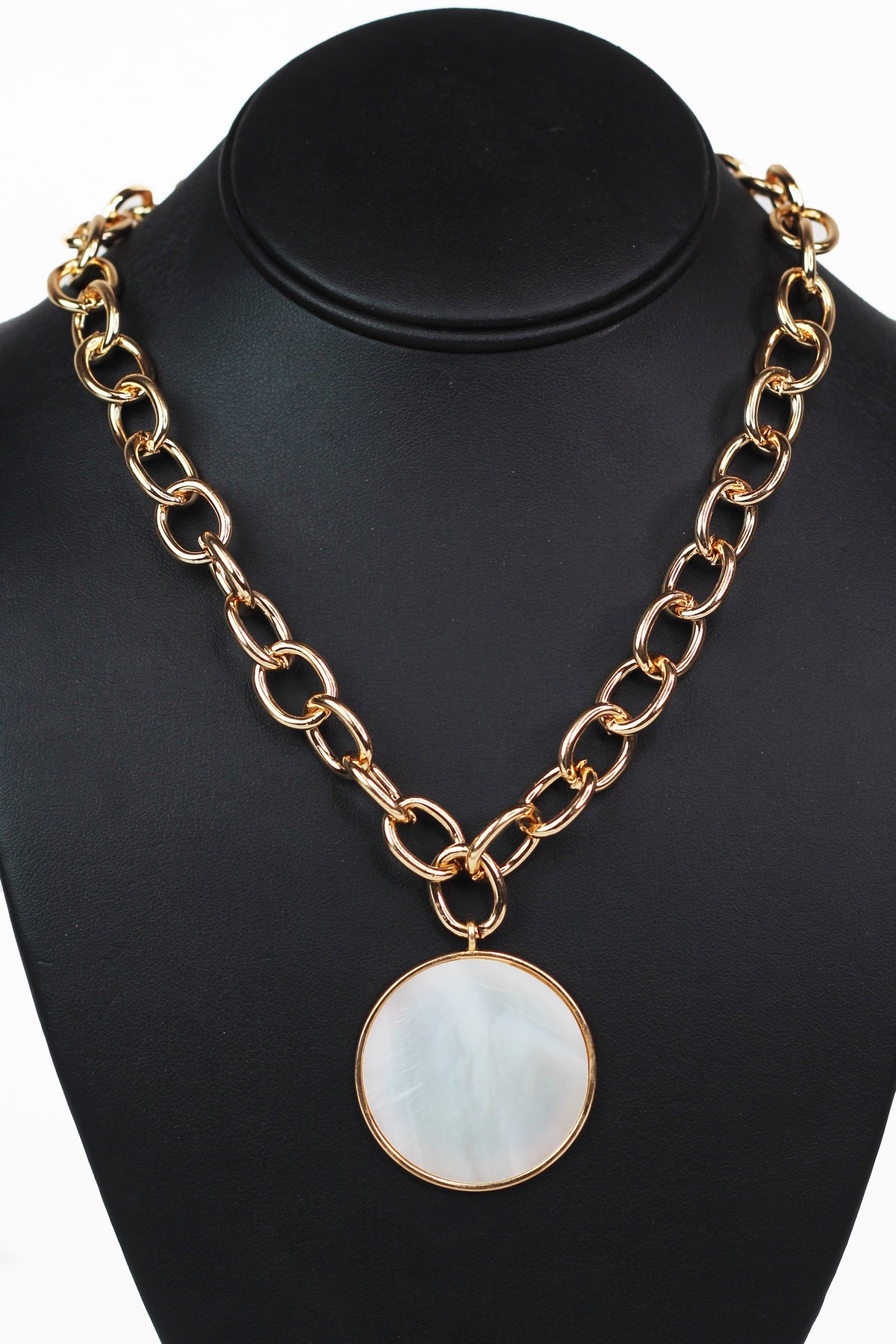 Oval Linked Chain Pearl Accent Circle Pendant Charm
