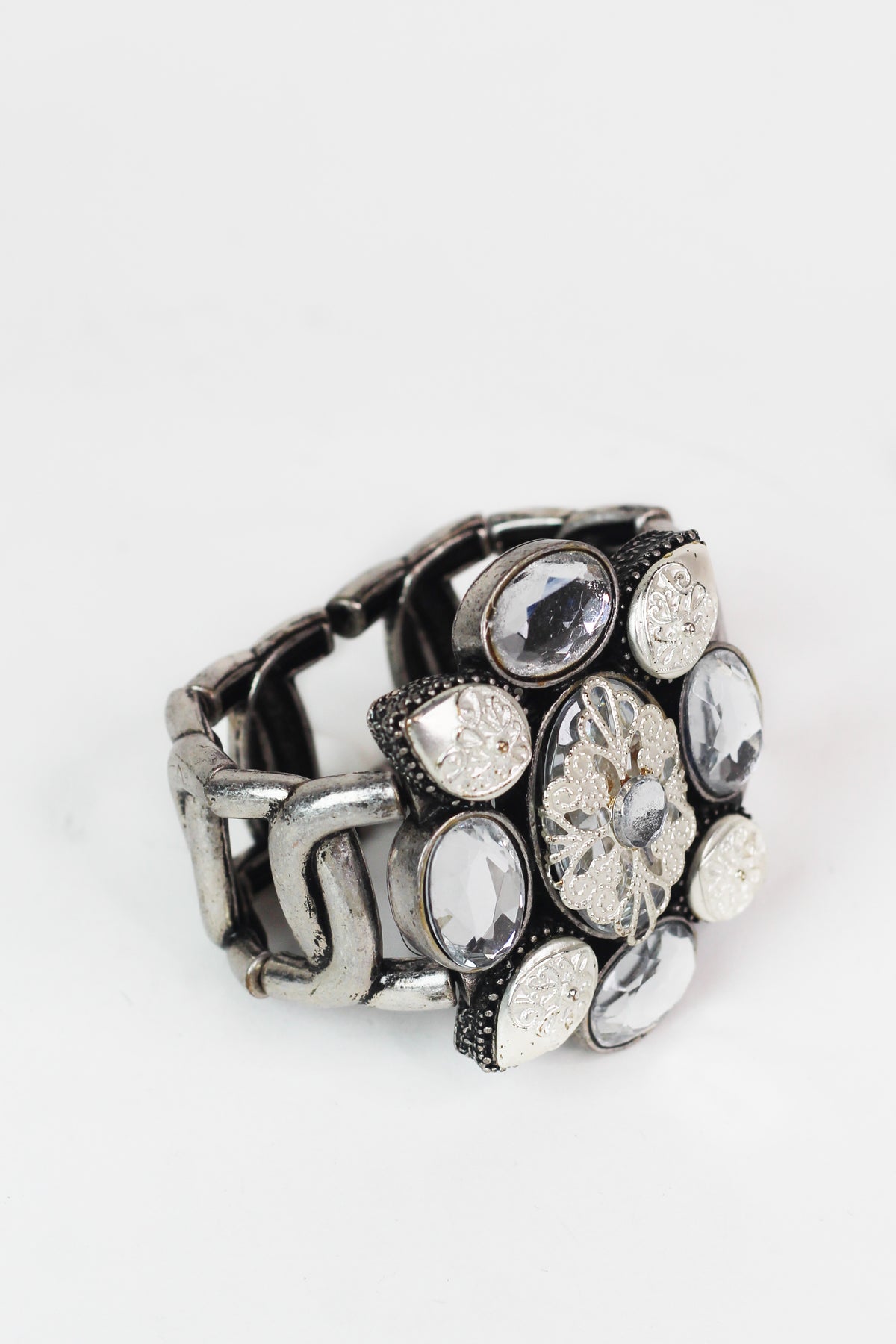 Stretchy Metal Link Rhinestone & Metal Flower Design bracelet