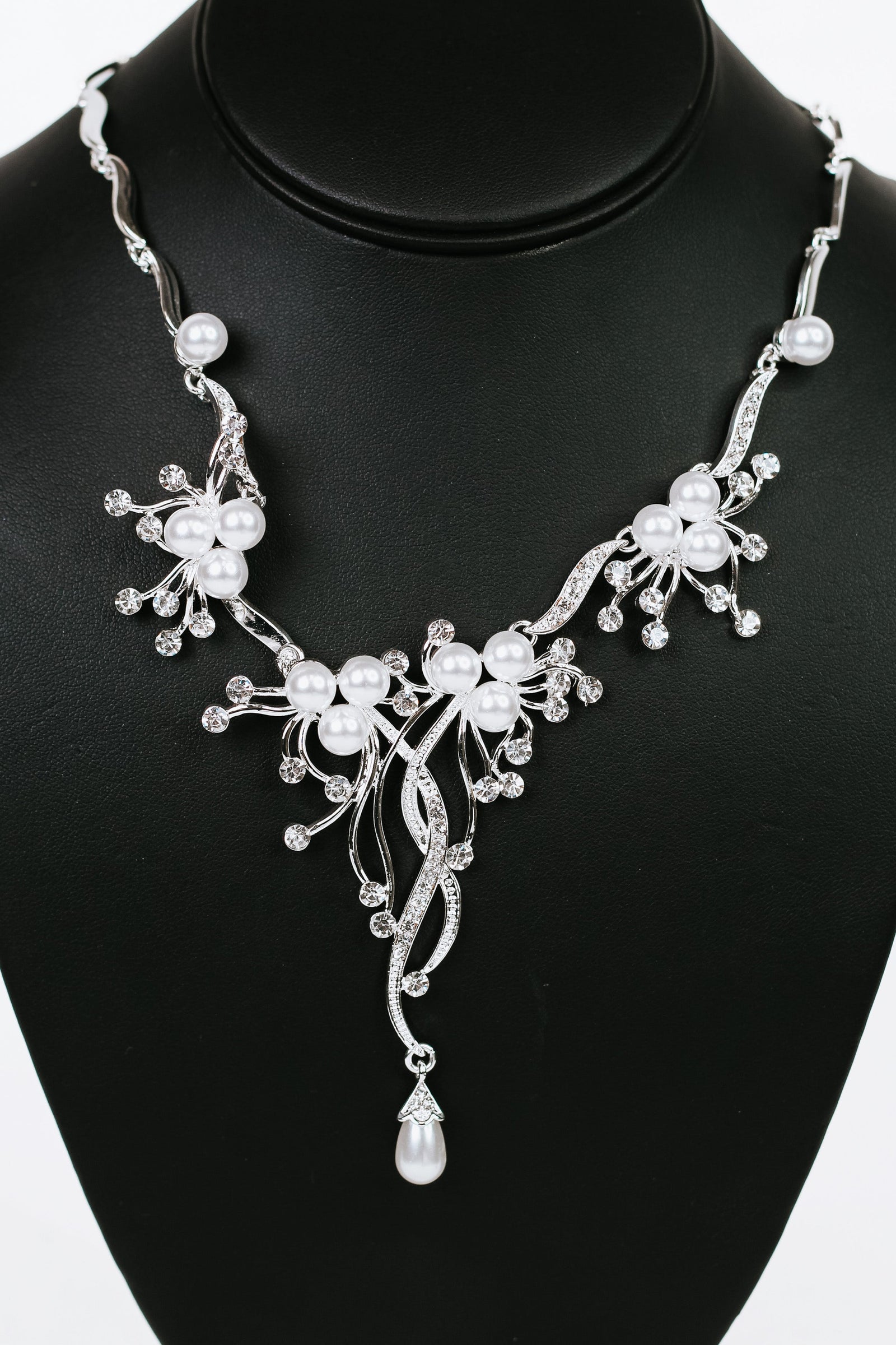 Pearl Clusters Metal Swirls Necklace