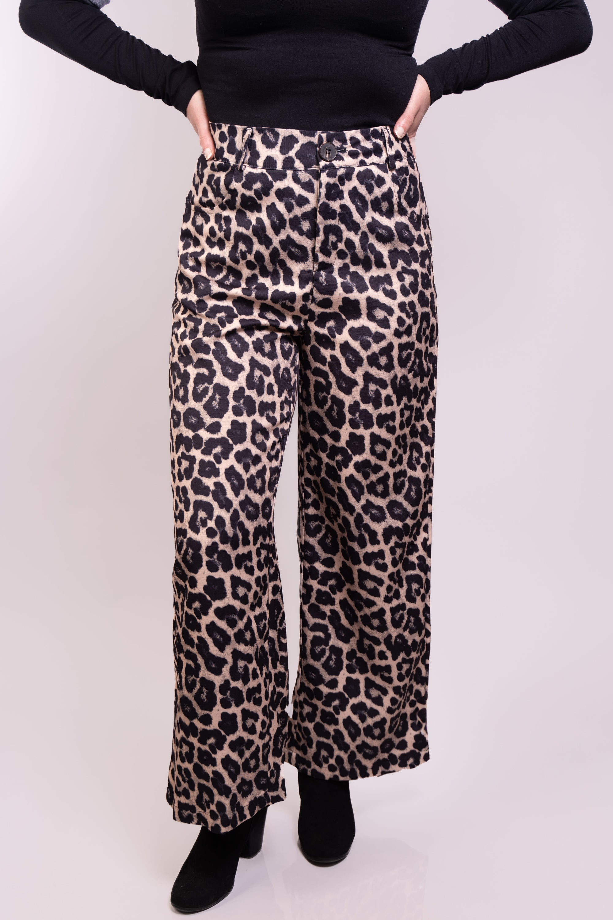 A close-up, front-facing view of our model, Stephanie, wearing wide leg leopard print pants.