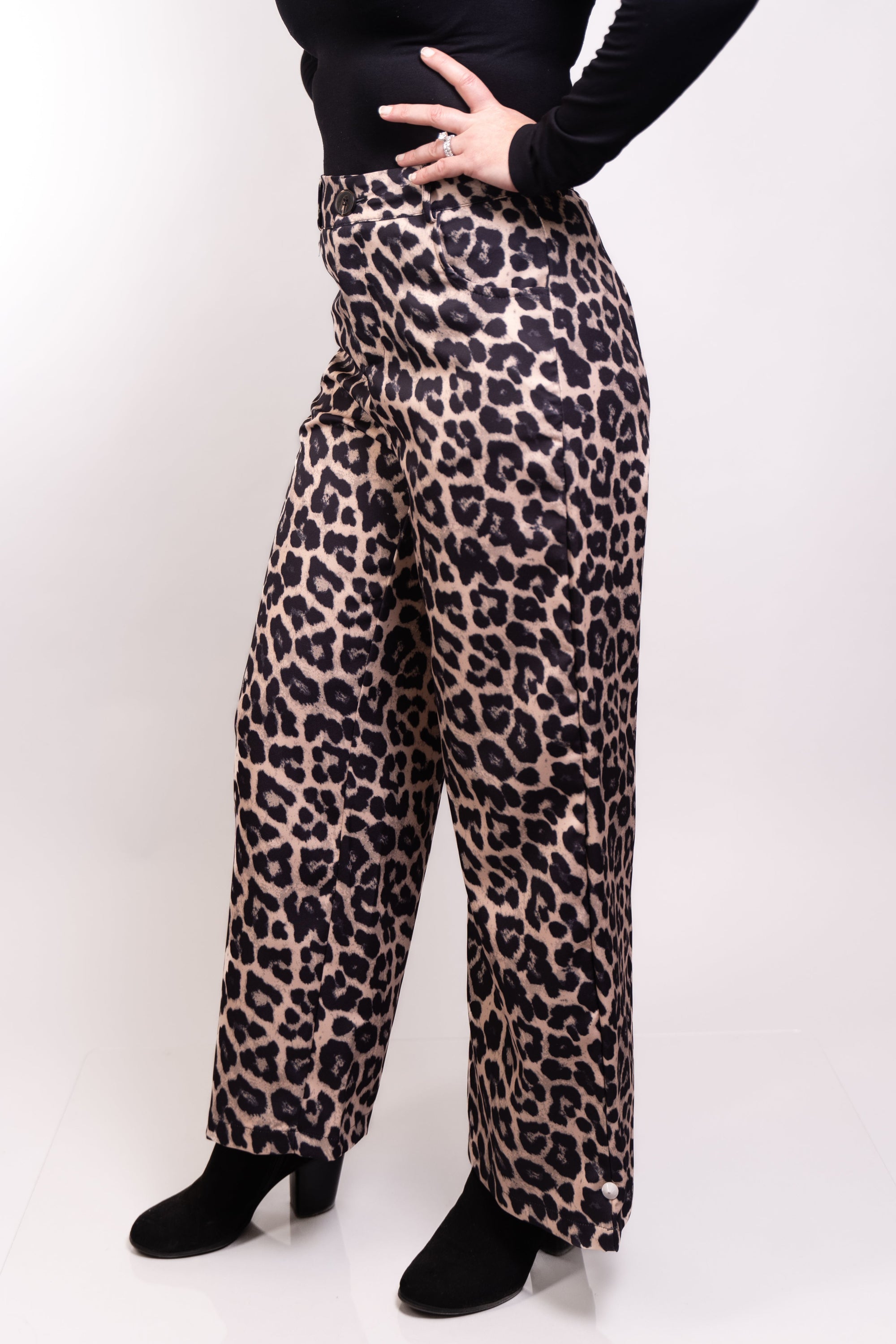 A close-up, front-facing view of our model, Stephanie, wearing wide leg leopard print pants.