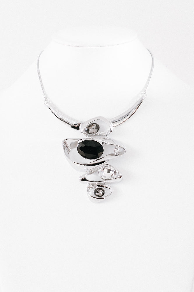 Curve Metal Oval Center Necklace
