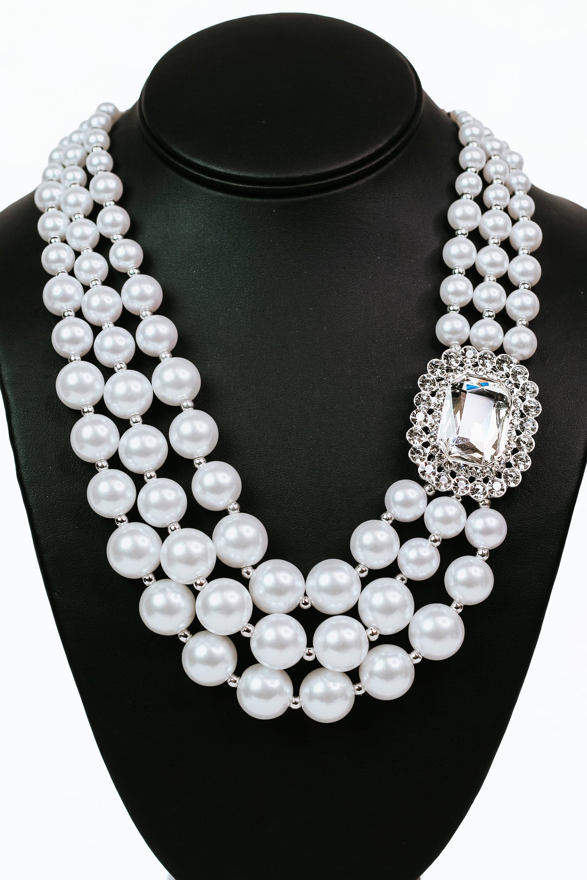 Emerald Stone Side 3 Small to Large Pearl Row Necklace