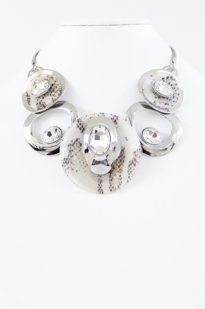 XL Plate with Oval Stone Necklace