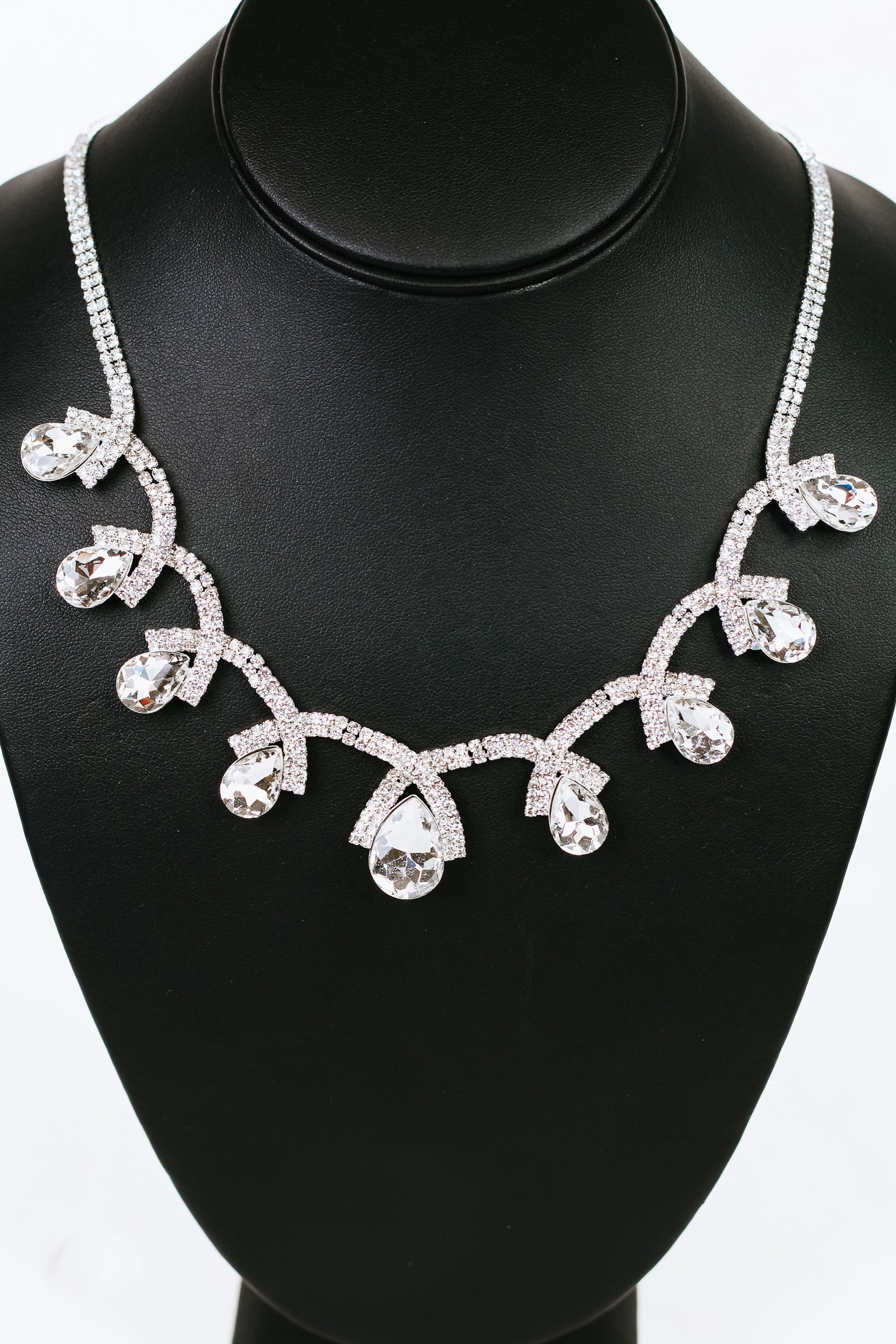 Rhinestone Overlap Bar Teardrops Necklace