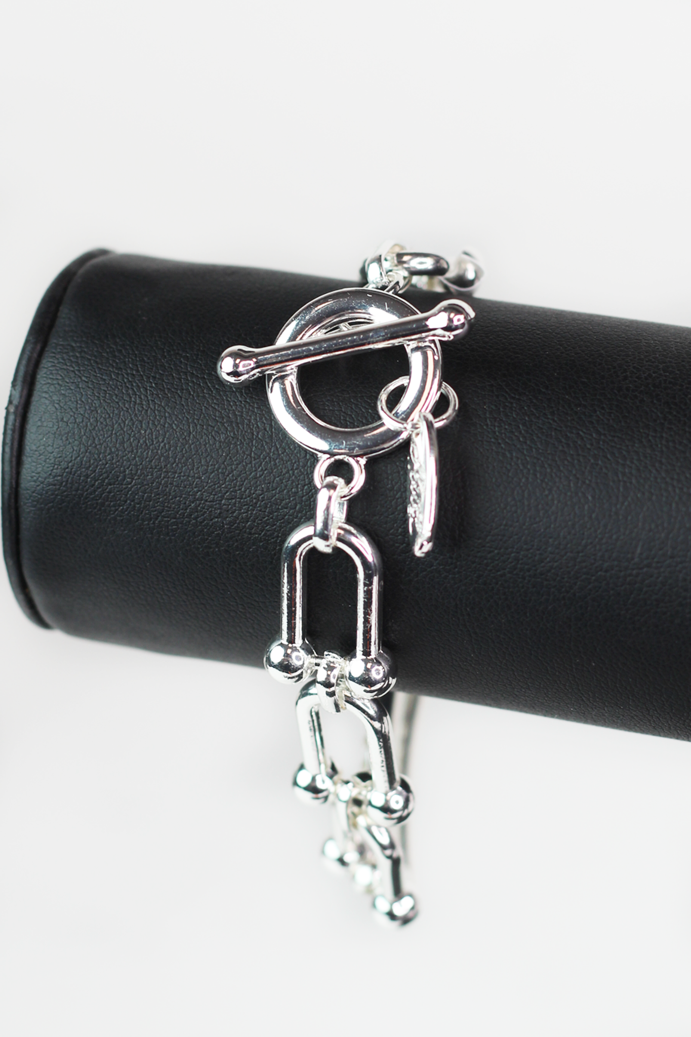 Open Rhinestone Middle U Link Bracelet