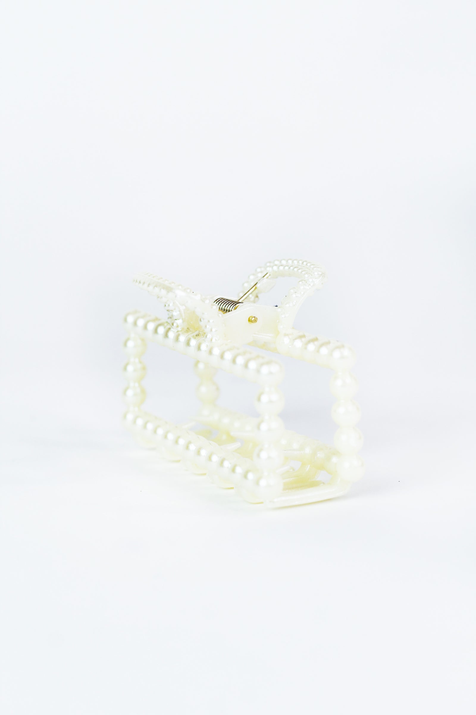 Pearl Claw Hair Clip