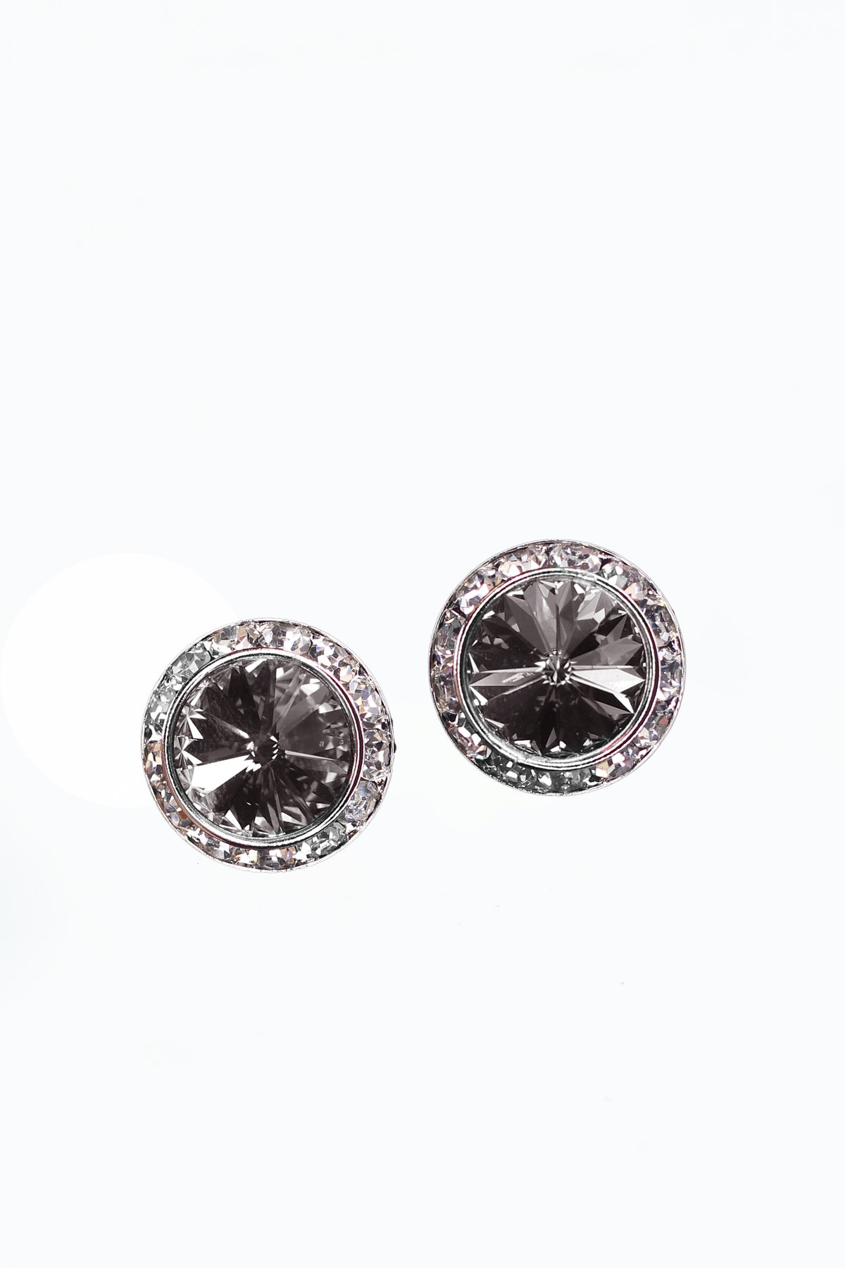 Medium Stone with Trim Stud