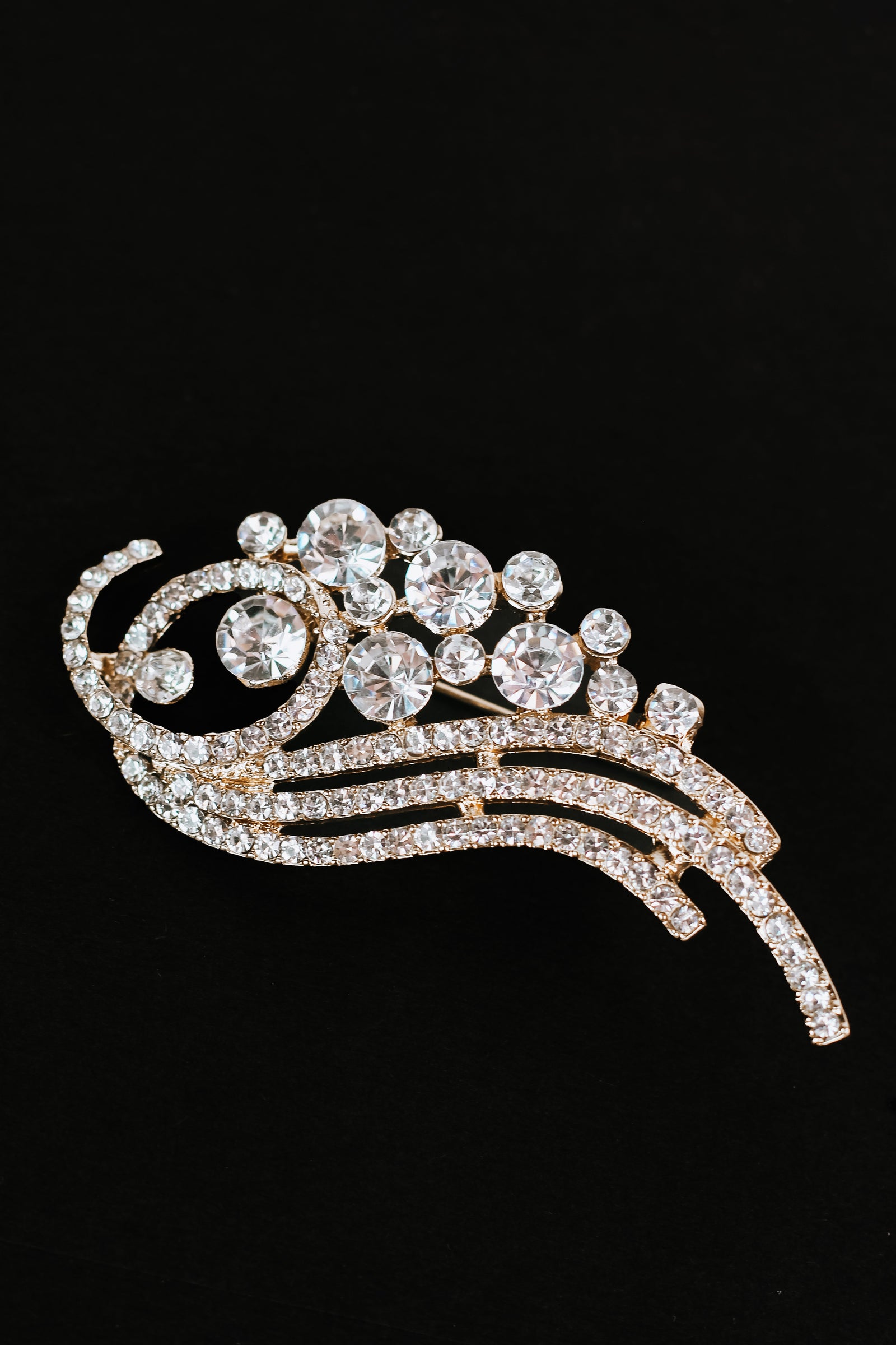 Curve Rows Side Rhinestone Cluster Side Brooch