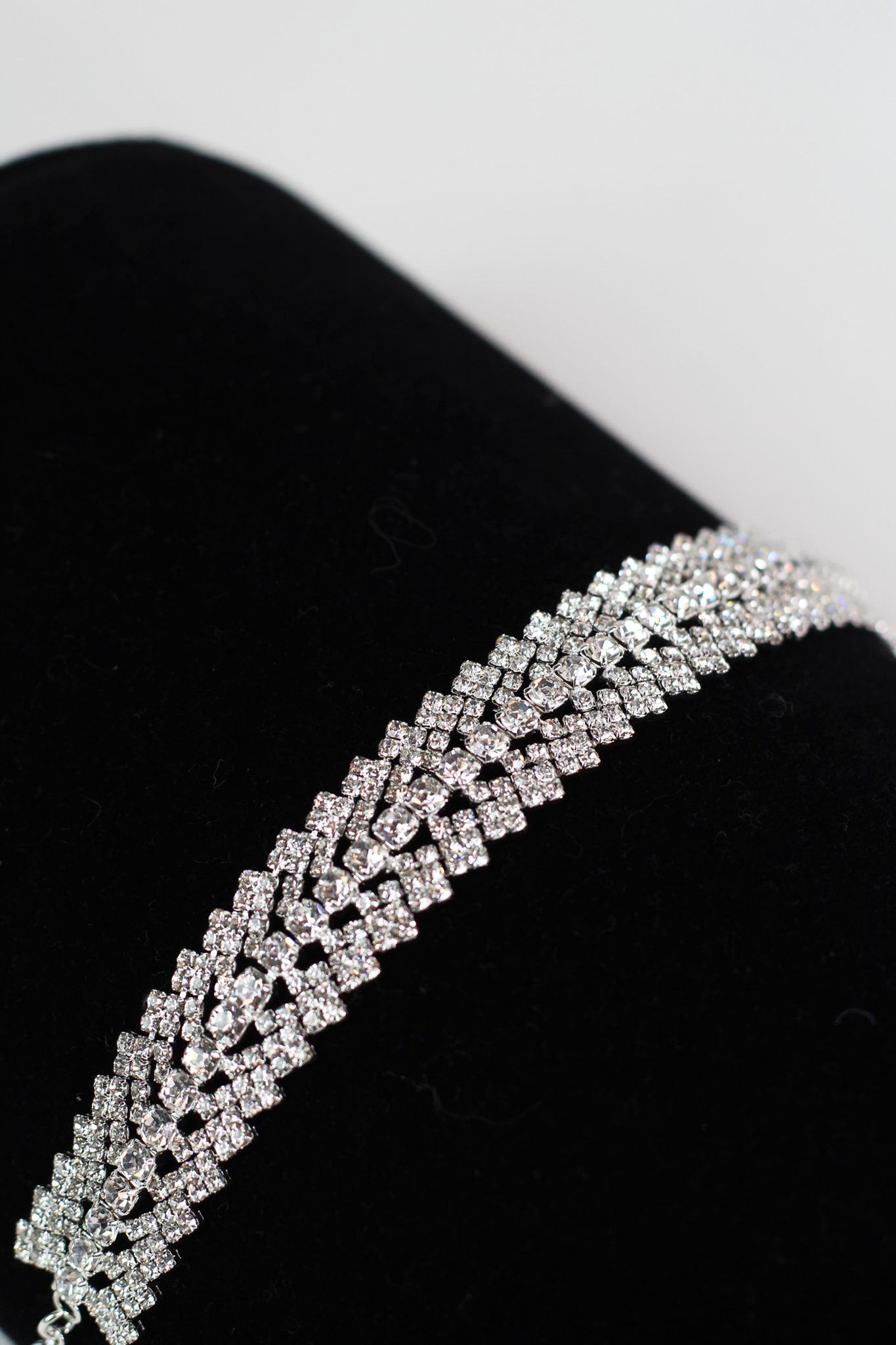 Short Slant Row Sides Stone Row Middle Tennis Bracelet