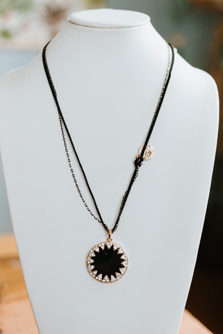 Star Outline Circle Pendant Necklace
