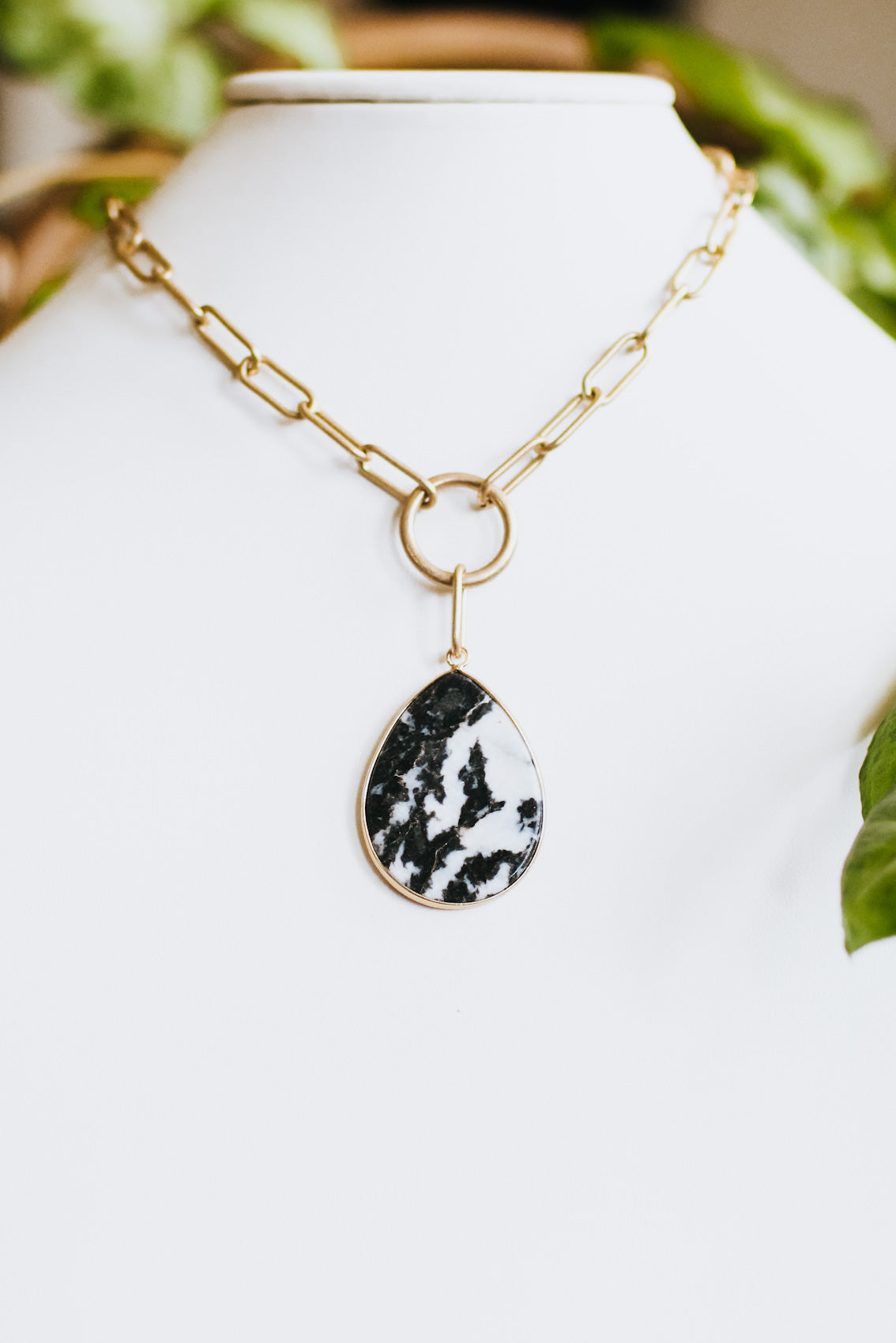 Narrow Link Marble Teardrop Necklace