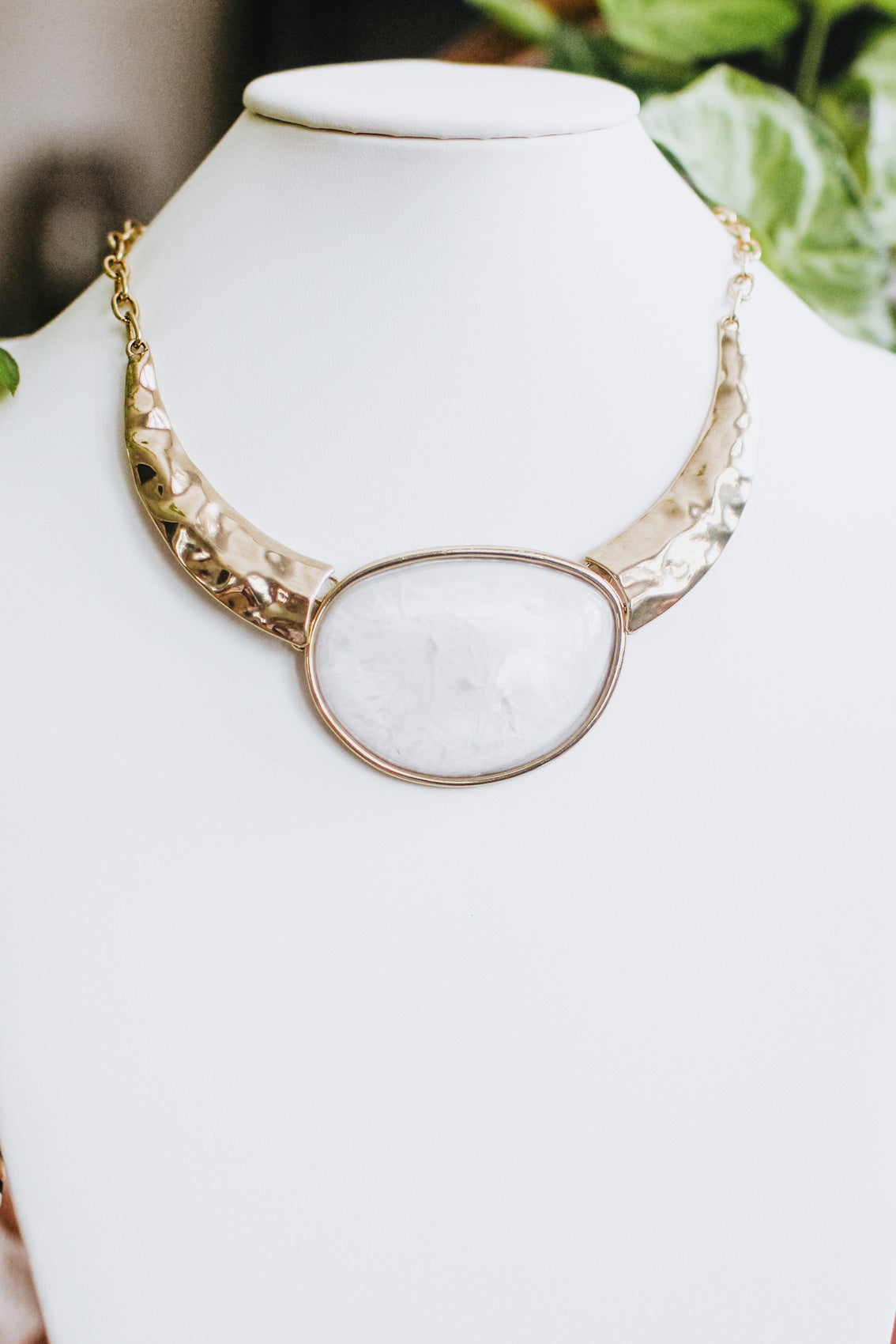 Large Oval Stone Metal Plate Sides Necklace