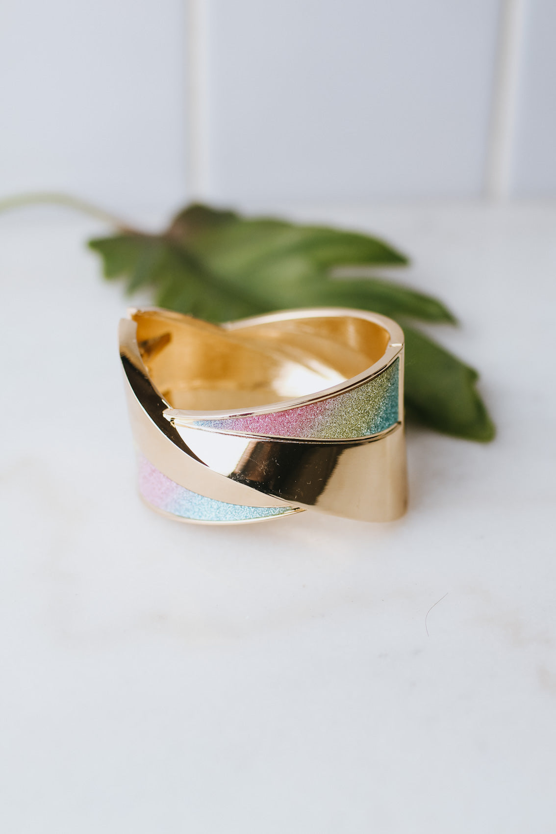 Wide Metal & Glitter Crossover Middle Bangle