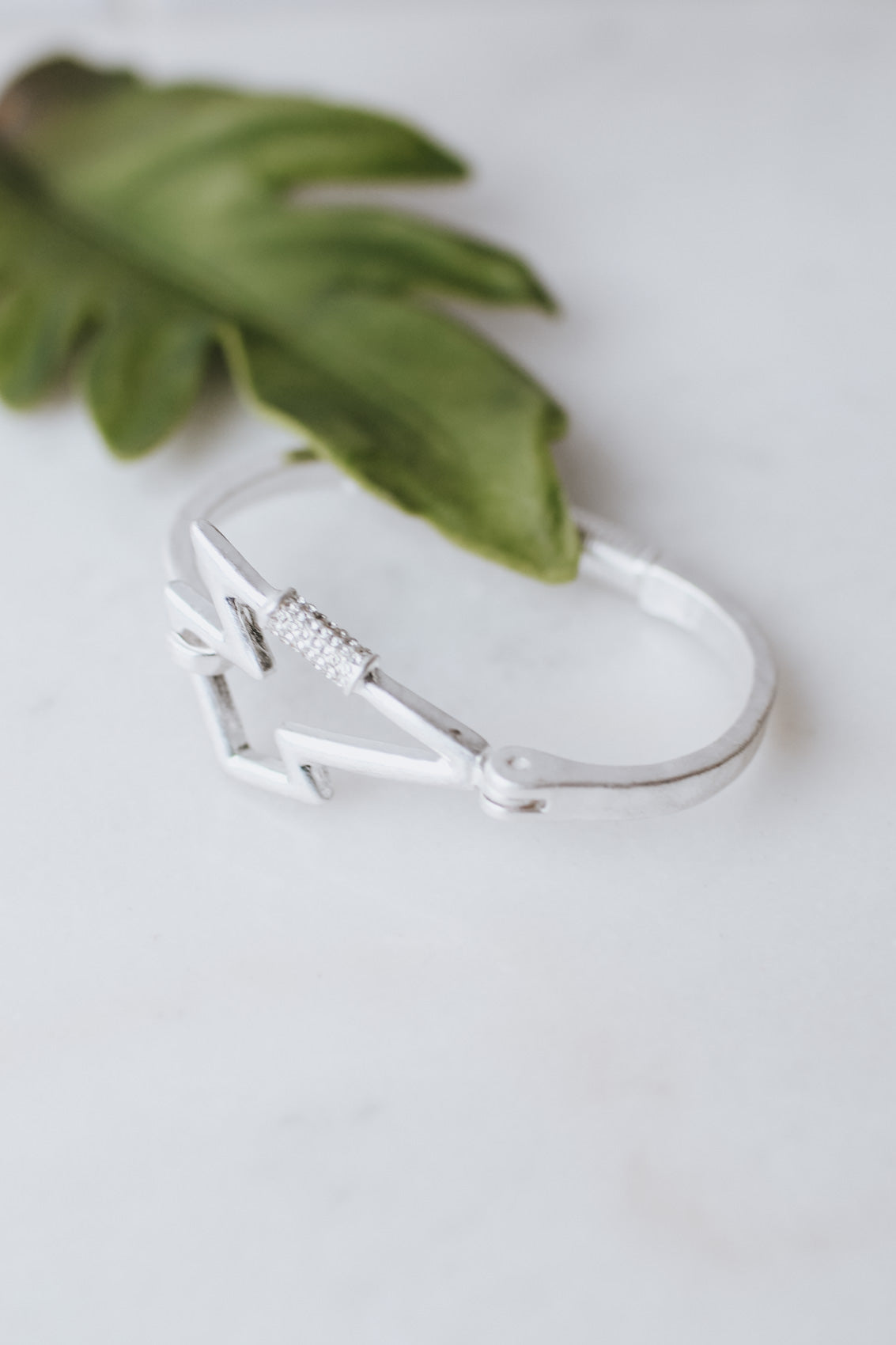 Brush Pointed Shape Middle Bangle